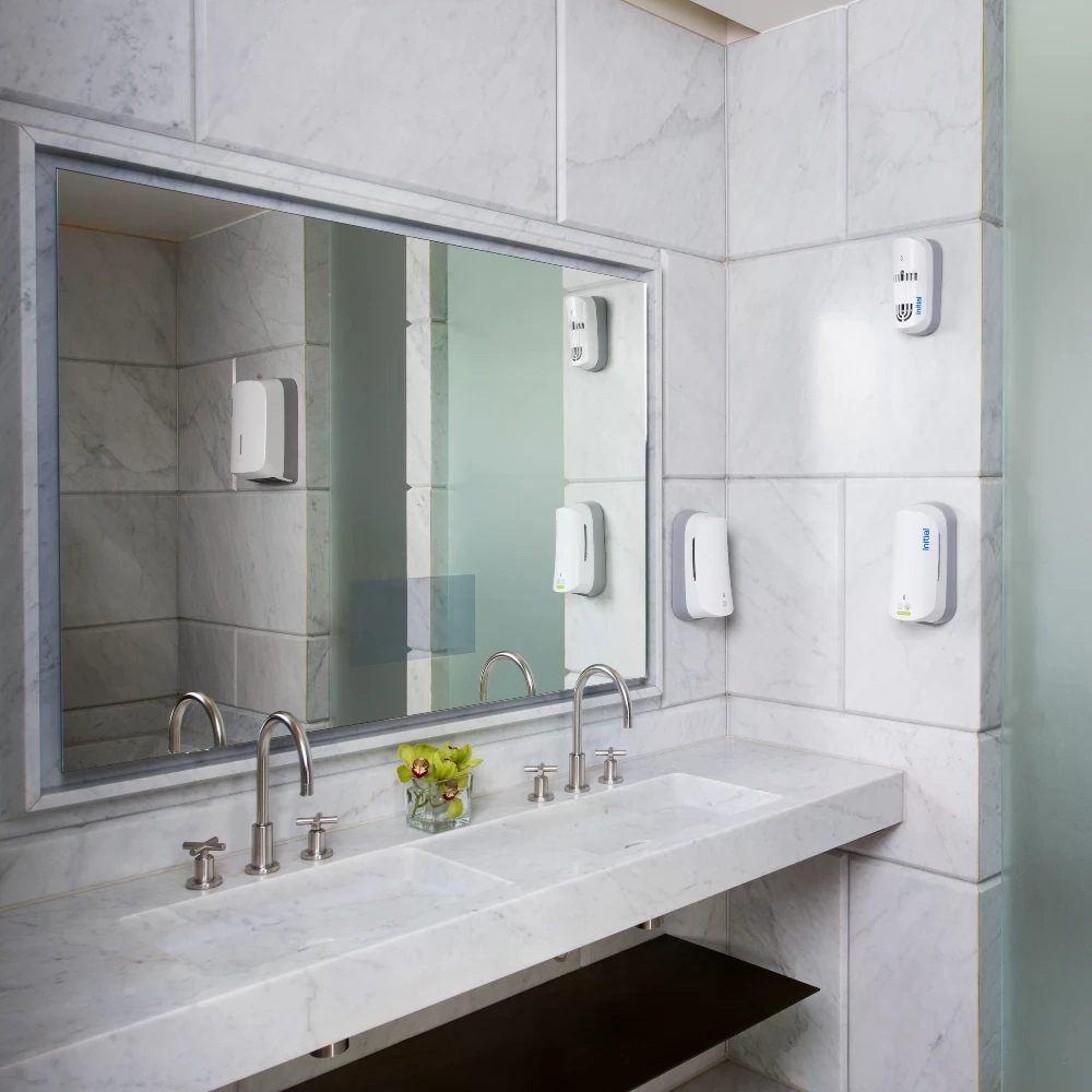 No-touch soap dispenser white in situ